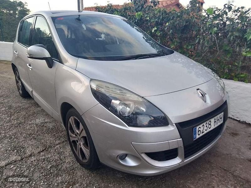 Plateado Usado 2011 Renault Scénic III Monovolumen | 3500 € - Imagen 1/4