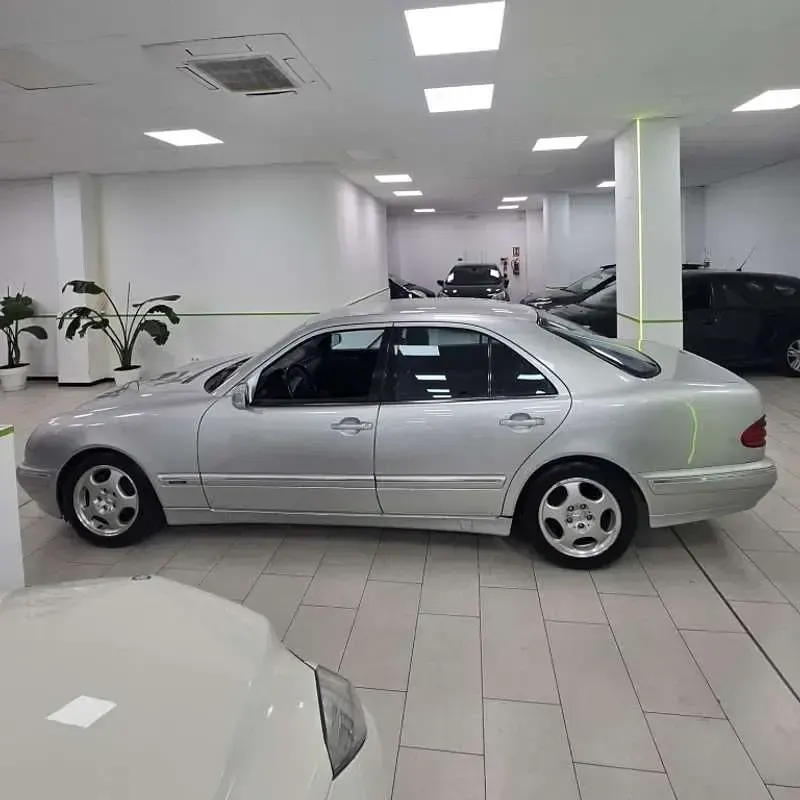 Usado Mercedes E240 Elegance 170 CV (125 kW) 1999 Berlina