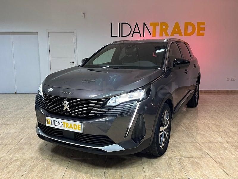 Usado Peugeot 5008 Allure 130 CV (95 kW) 2023 Gris / plata SUV