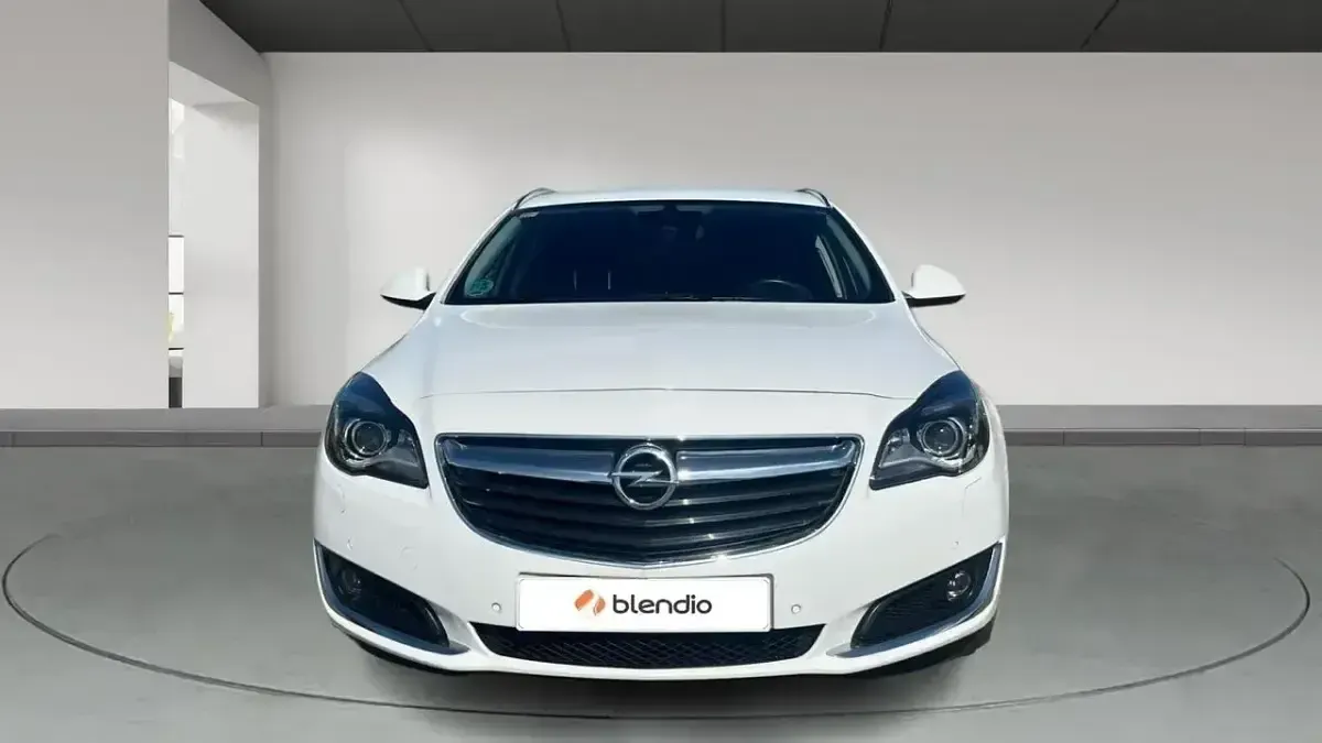 Usado Opel Insignia Selective 136 CV (100 kW) 2017 Blanco Familiar