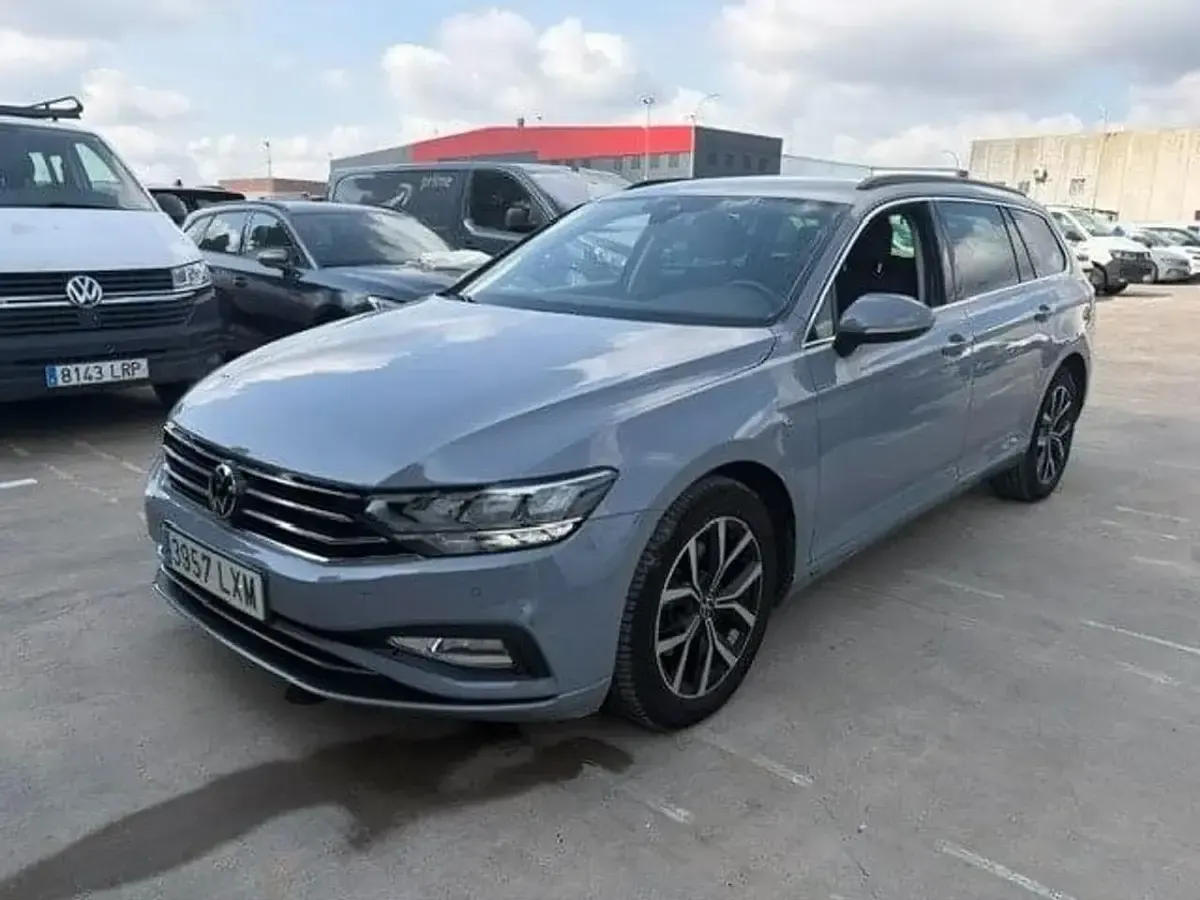 Usado VW Passat Executive 150 CV (110 kW) 2022 Gris Familiar
