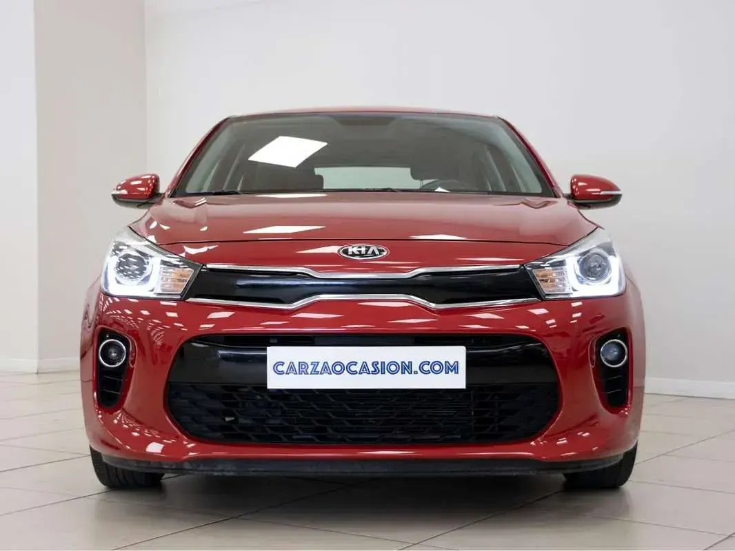 Usado Kia Rio 84 CV (61 kW) 2018 Rojo Utilitario