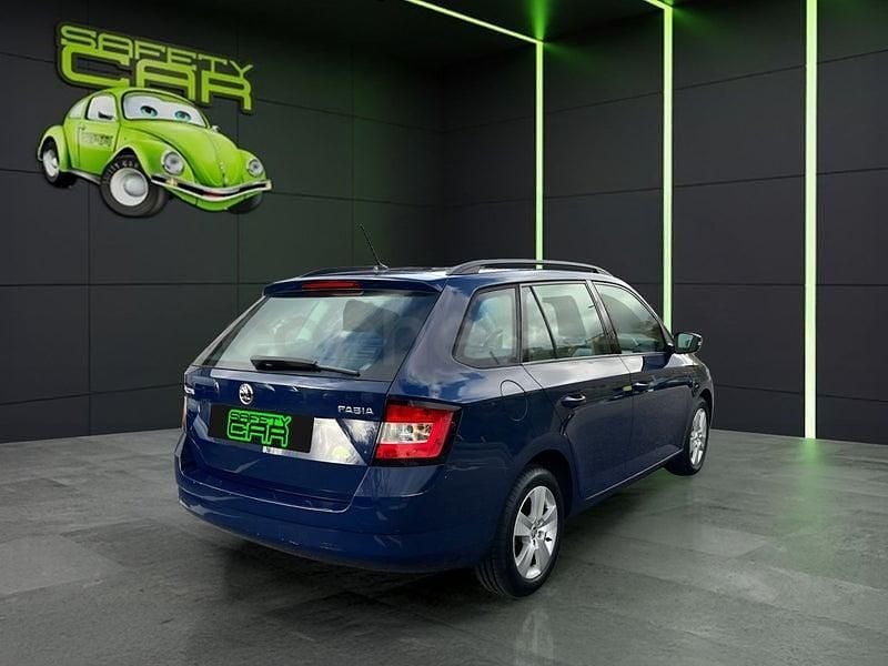 Usado Skoda Fabia 95 CV (69 kW) 2018 Azul Familiar