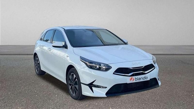 Usado Kia Ceed 101 CV (74 kW) 2025 Blanco Utilitario