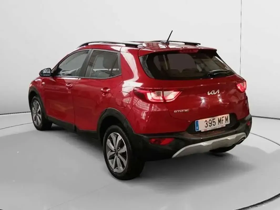 Usado Kia Stonic 84 CV (61 kW) 2023 Rojo SUV
