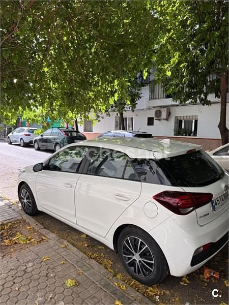 Usado Hyundai i20 75 CV (55 kW) 2018 Blanco Berlina