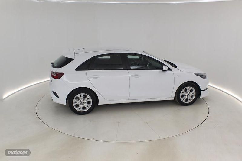 Usado Kia Ceed 100 CV (73 kW) 2025 Blanco Utilitario