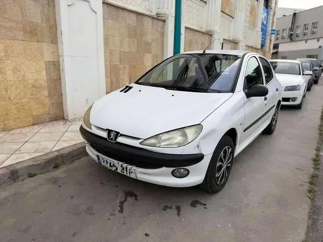 Usado Peugeot 206 69 CV (50 kW) 2002 Blanco Berlina