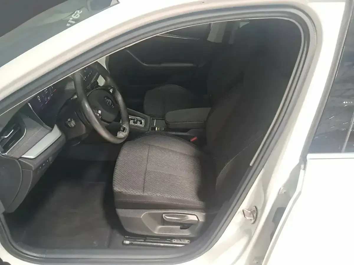 Usado Skoda Octavia Style 150 CV (110 kW) 2020 Blanco Berlina