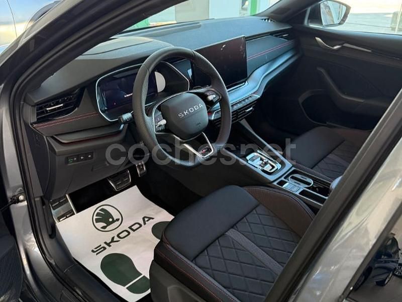 Usado Skoda Octavia RS 265 CV (194 kW) 2025 Gris / plata Familiar