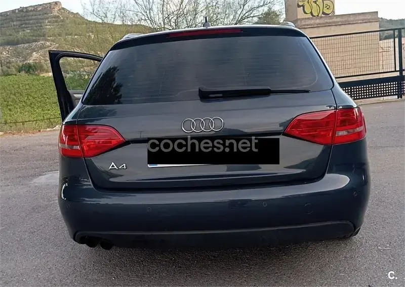 Usado Audi A4 143 CV (105 kW) 2008 Gris / plata Familiar