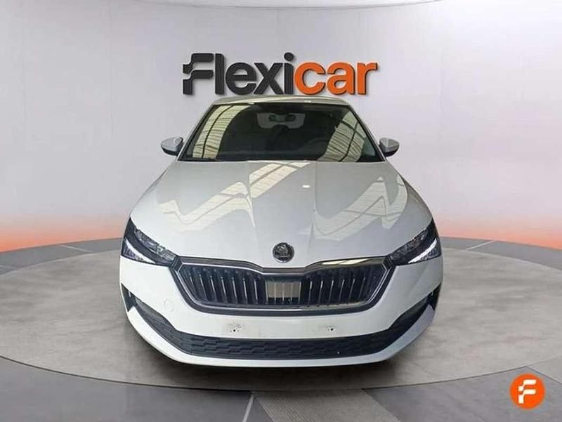 Usado Skoda Scala Ambition 116 CV (85 kW) 2023 Blanco Utilitario