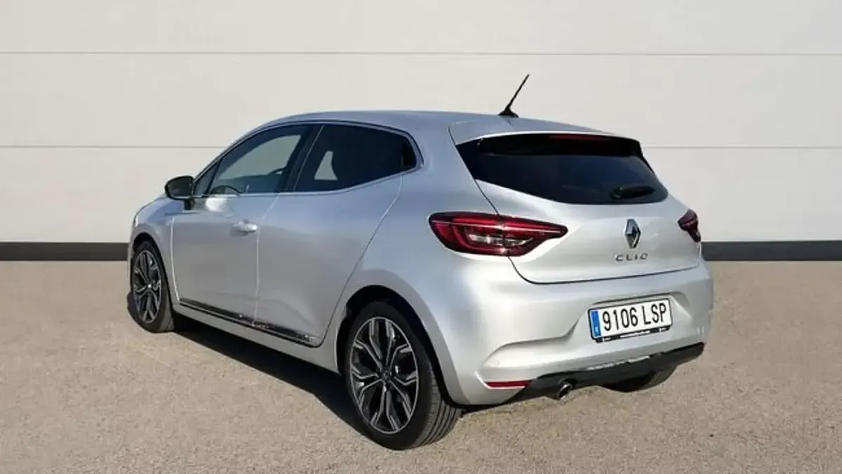 Usado Renault Clio V Zen 90 CV (66 kW) 2021 Plateado Berlina