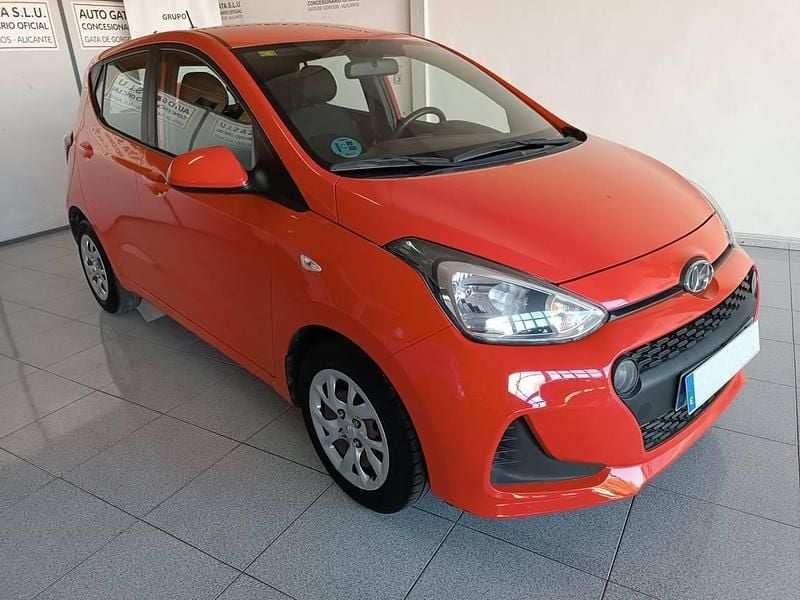 Usado Hyundai i10 GO! 66 CV (48 kW) 2019 Rojo Utilitario