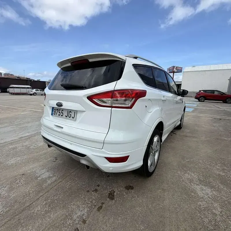 Usado Ford Kuga Titanium 150 CV (110 kW) 2015 Blanco SUV