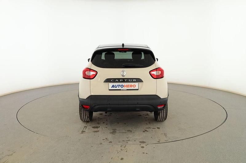 Usado Renault Captur Zen 90 CV (66 kW) 2016 Beige SUV