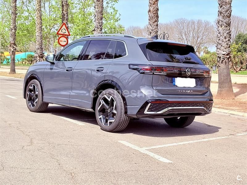 Usado VW Tiguan R-line 150 CV (110 kW) 2025 Gris / plata SUV