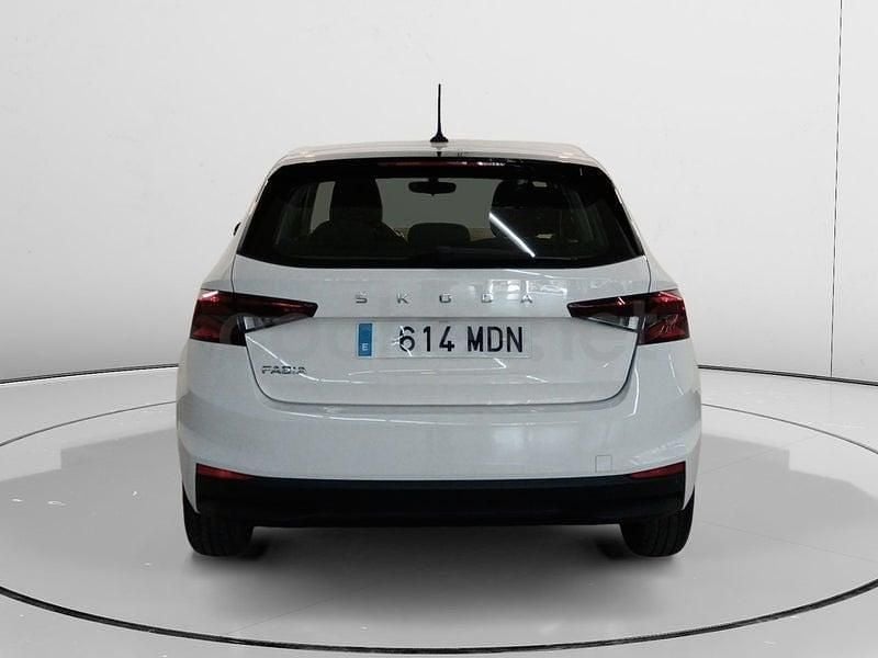 Usado Skoda Fabia Essence 80 CV (58 kW) 2023 Blanco Utilitario