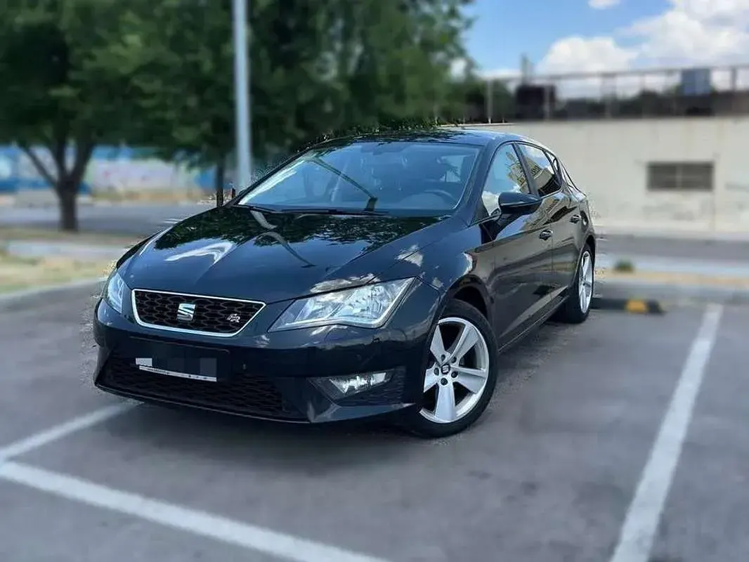 Usado Seat Leon FR 179 CV (131 kW) 2014 Negro Familiar