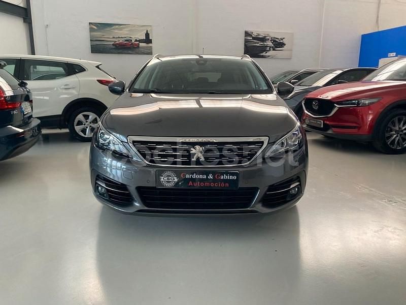 Usado Peugeot 308 SW Allure 130 CV (95 kW) 2021 Gris / plata Familiar