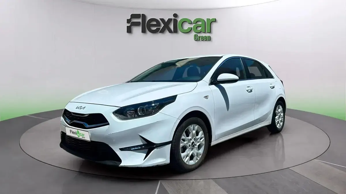 Usado Kia Ceed 136 CV (100 kW) 2023 Blanco Utilitario