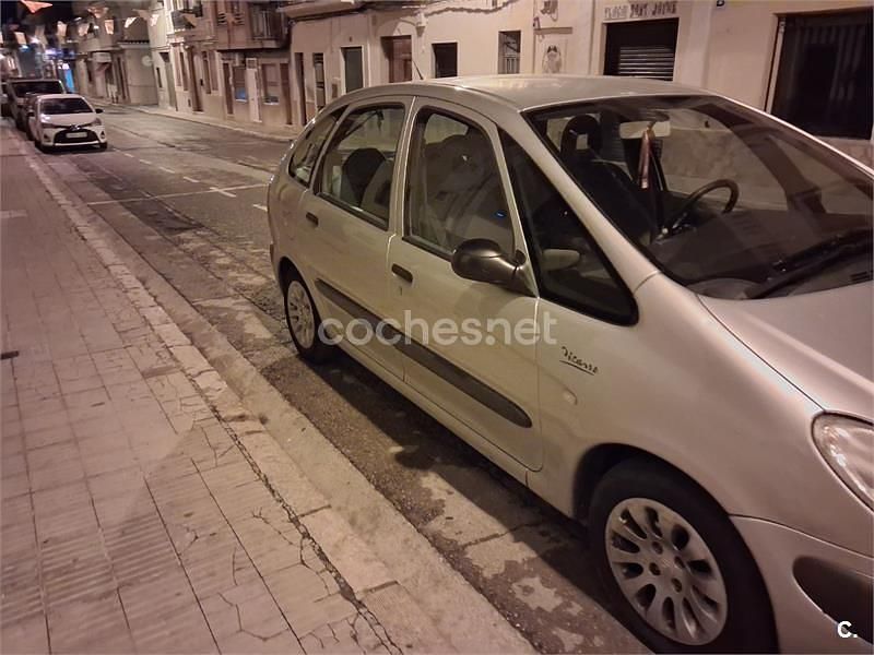 Usado Citroën Xsara Picasso Exclusive 90 CV (66 kW) 2003 Gris / plata Monovolumen