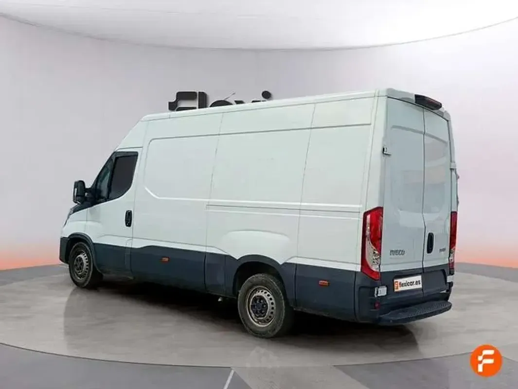 Usado Iveco Daily 156 CV (114 kW) 2023 Blanco Van