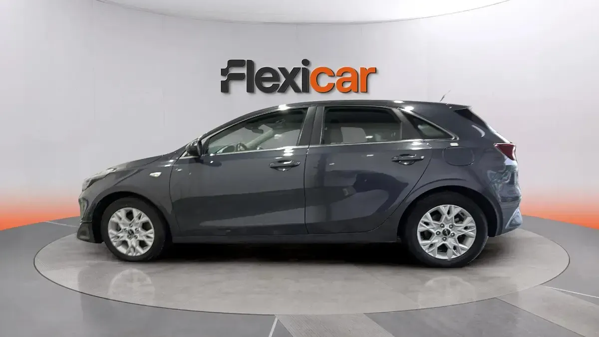 Usado Kia Ceed 136 CV (100 kW) 2023 Blanco Utilitario