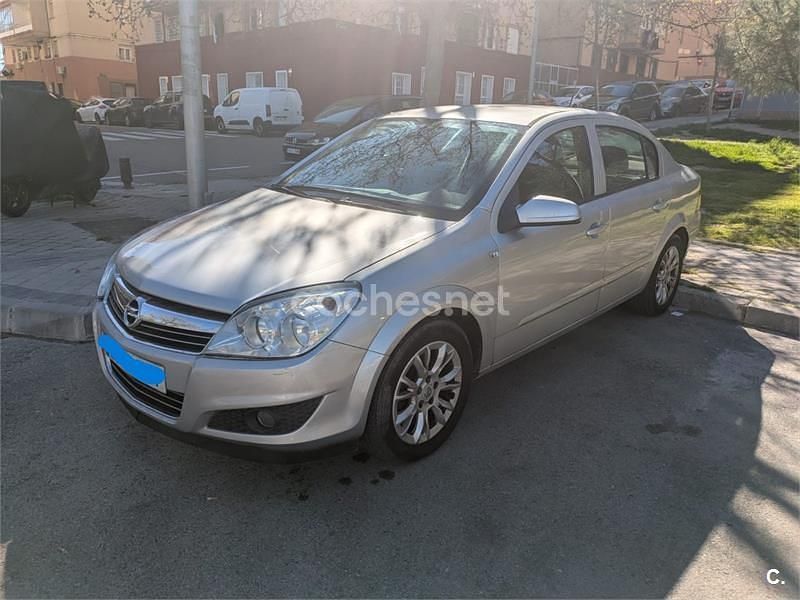 Begagnad Opel Astra Enjoy 100 HK (73 kW) 2009 Grå Sedan