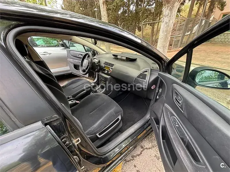 Usado Citroën C4 110 HP (80 kW) 2006 Preto Sedan