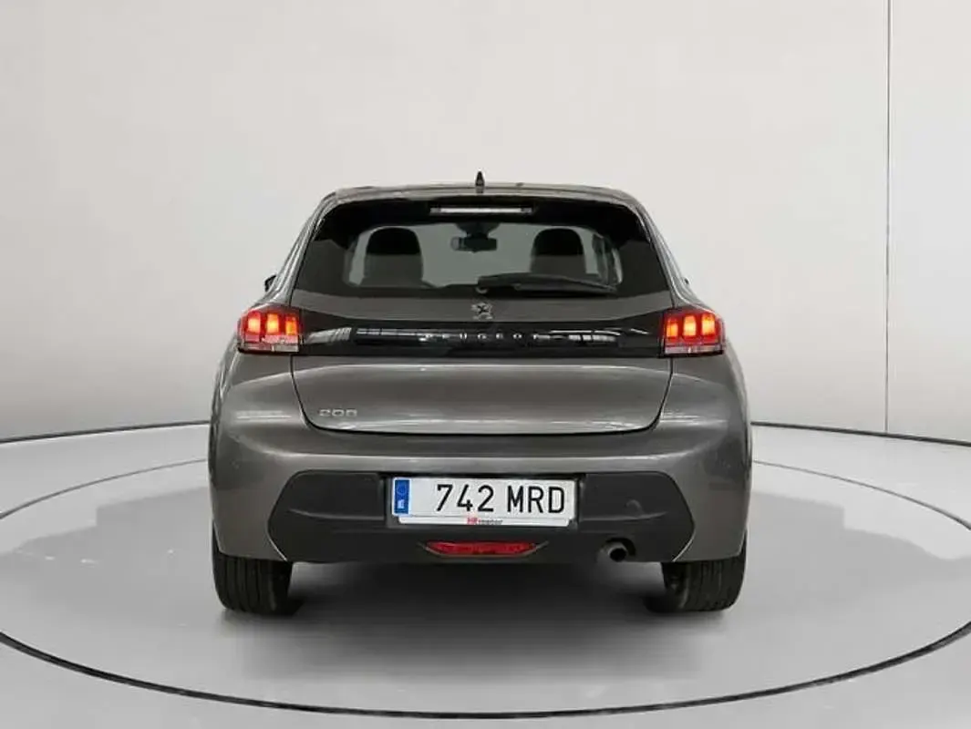 Usado Peugeot 208 Active 75 CV (55 kW) 2024 Gris Utilitario