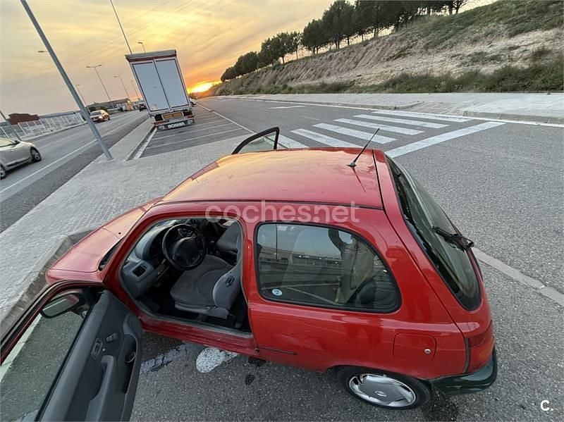 Usado Nissan Micra S 55 CV (40 kW) 1999 Rojo Utilitario