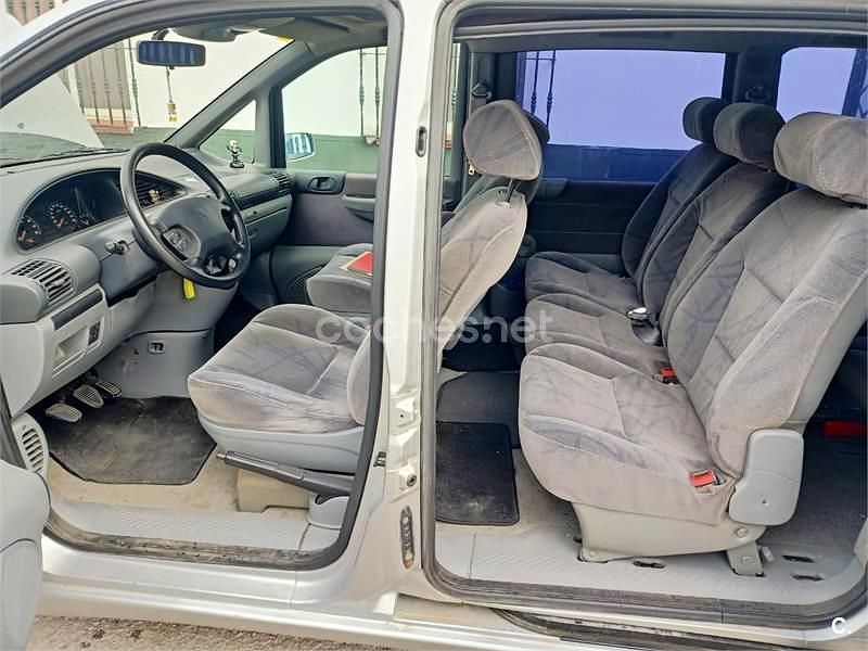 Usado Peugeot 806 138 CV (101 kW) 2001 Gris / plata Monovolumen