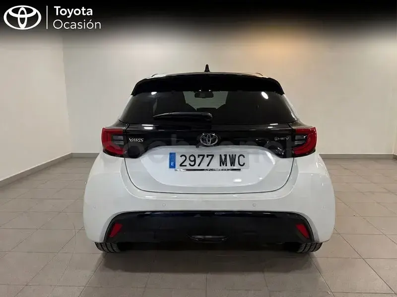 Usado Toyota Yaris Hybrid Edition 130 CV (95 kW) 2024 Blanco Berlina