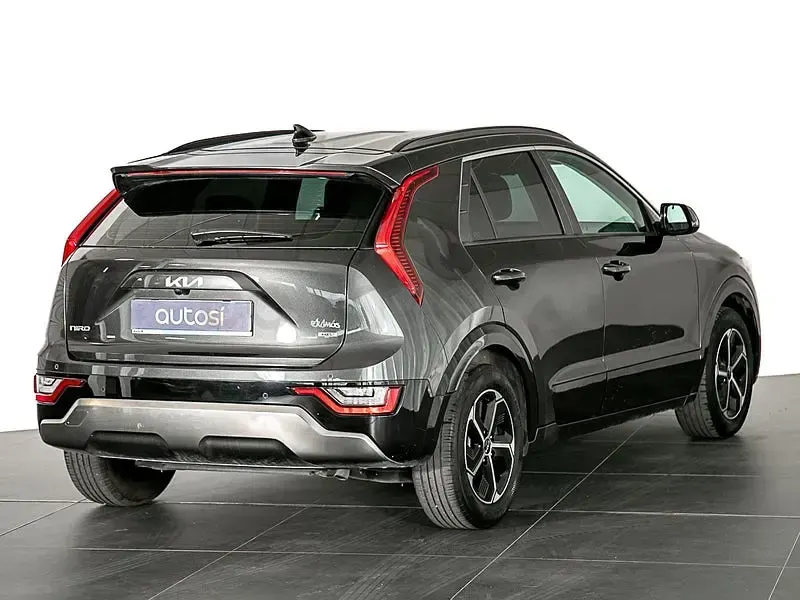 Usado Kia Niro 141 CV (103 kW) 2022 Gris / plata SUV