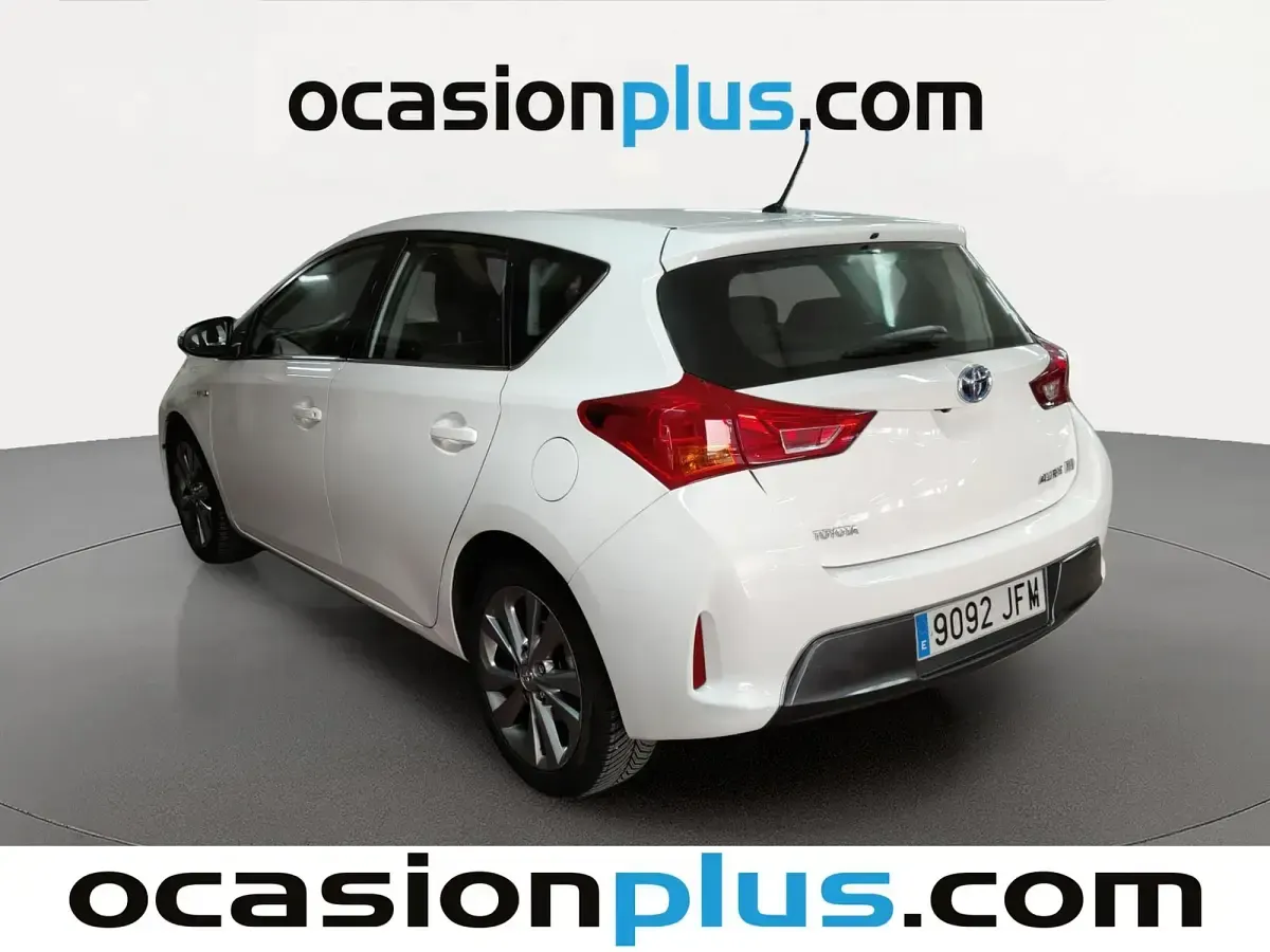 Usado Toyota Auris Hybrid Active 136 CV (100 kW) 2015 Blanco Utilitario
