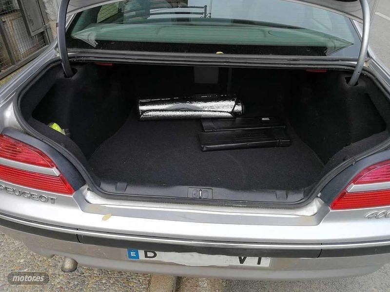 Usado Peugeot 406 110 CV (80 kW) 1999 Plateado Berlina