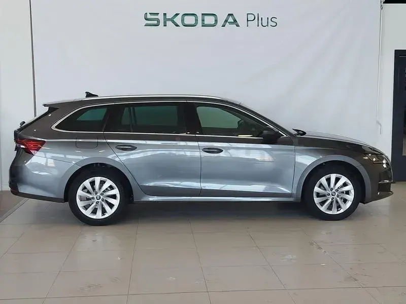 Usado Skoda Octavia Selection 150 CV (110 kW) 2025 Gris Familiar