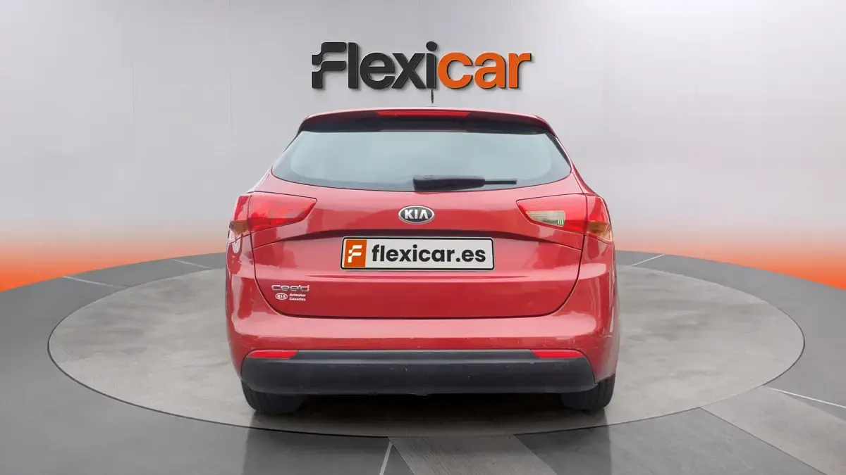 Usado Kia Ceed 101 CV (74 kW) 2014 Granate Utilitario