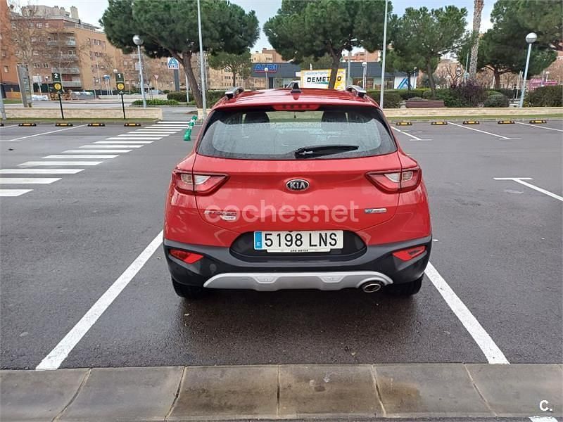 Usado Kia Stonic 120 CV (88 kW) 2021 Rojo SUV