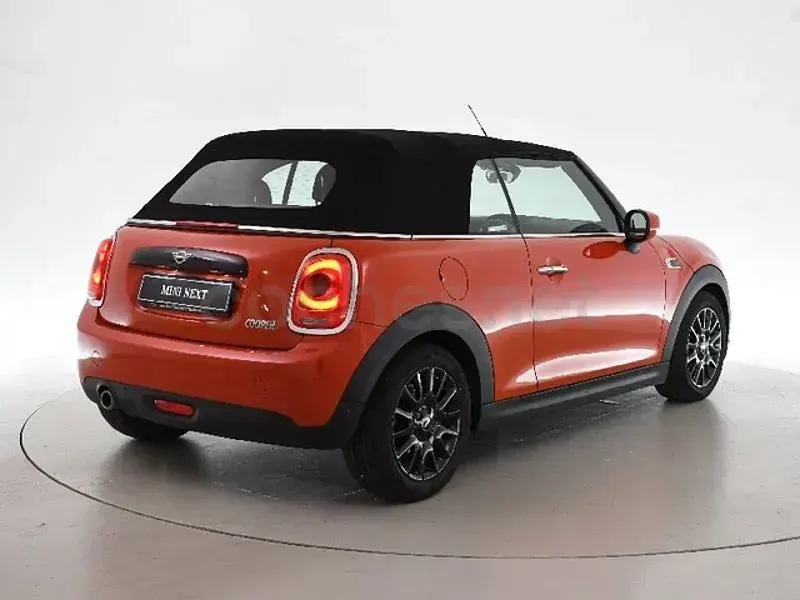 Usado Mini Cooper Cabriolet 136 CV (100 kW) 2021 Naranja Descapotable