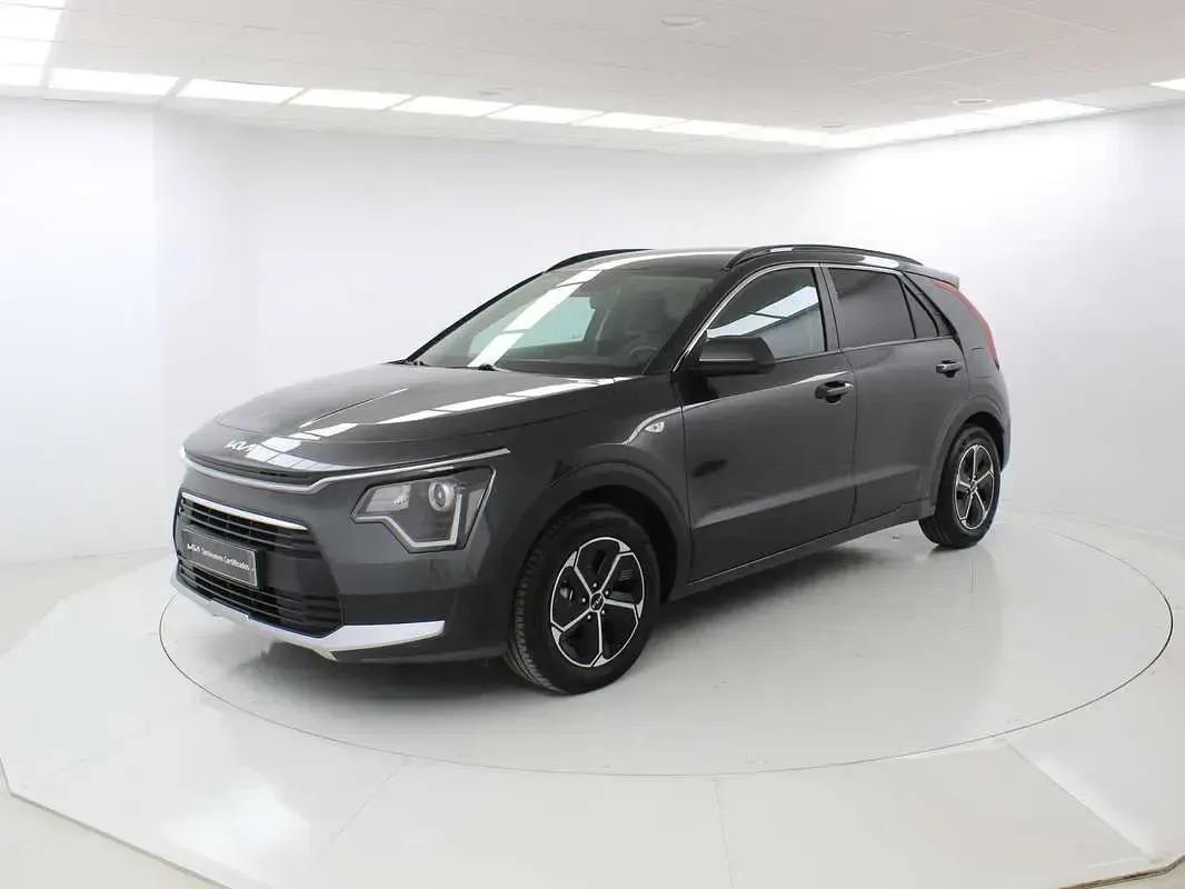 Usado Kia Niro 141 CV (103 kW) 2024 Gris SUV