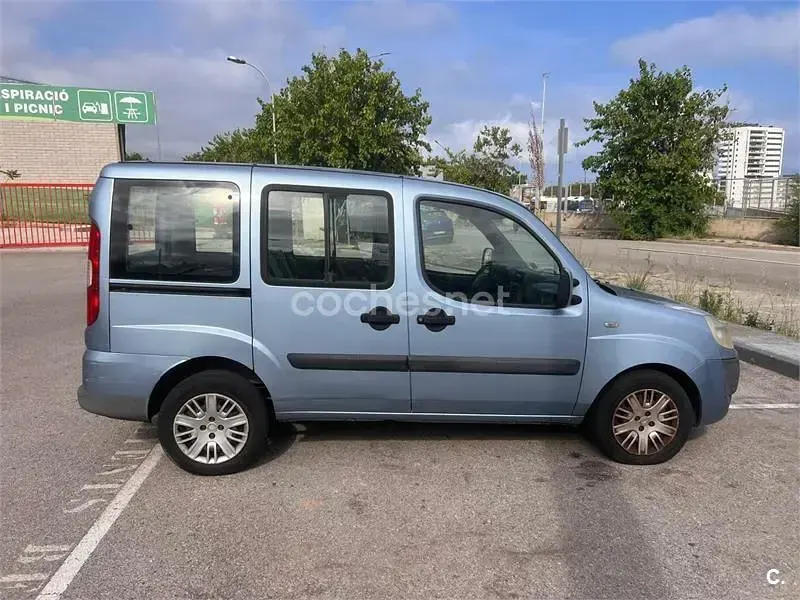 Usado Fiat Doblò Dynamic 105 CV (77 kW) 2009 Azul Monovolumen