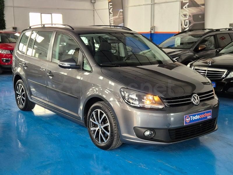 Usado VW Touran Advance 105 CV (77 kW) 2015 Gris / plata Monovolumen