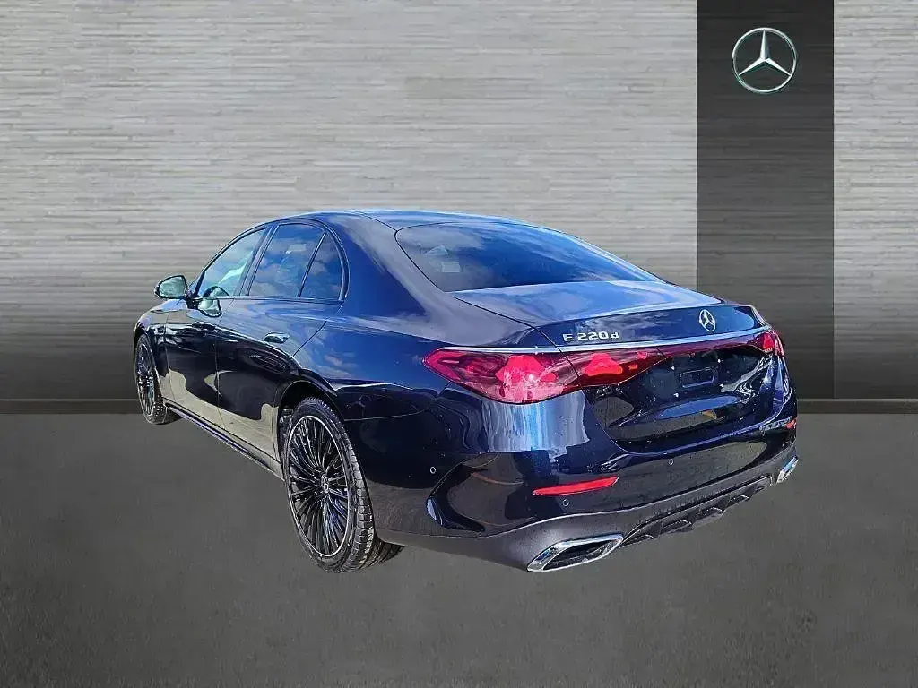 Nuevo Mercedes E220 197 CV (144 kW) 2026 Azul Berlina