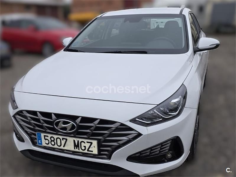 Blanco Usado 2023 Hyundai i30 Berlina | 15.382 € (Precio justo) - Imagen 1/4