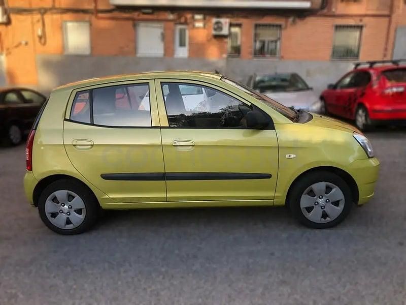 Usado Kia Picanto Active 65 CV (47 kW) 2006 Verde Utilitario