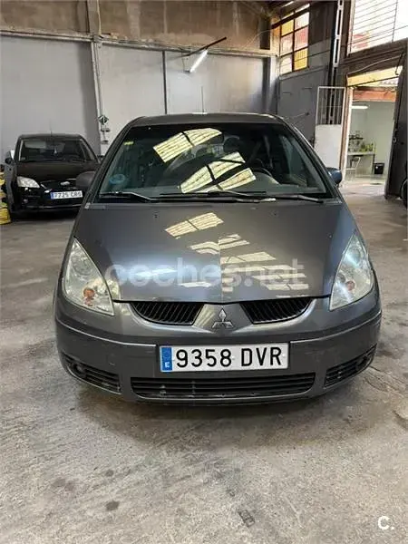 Usado Mitsubishi Colt Inform 75 CV (55 kW) 2006 Gris / plata Monovolumen