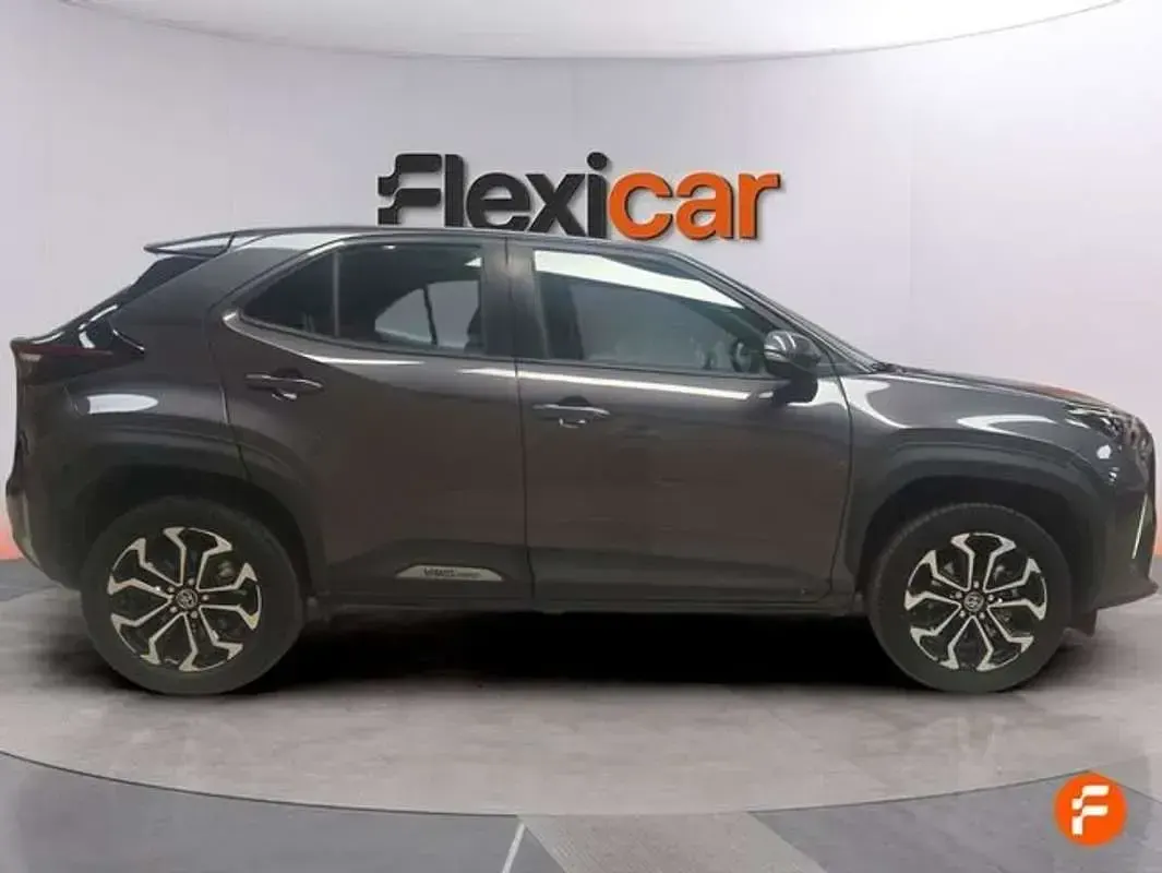Usado Toyota Yaris Cross Active 116 CV (85 kW) 2022 Gris SUV
