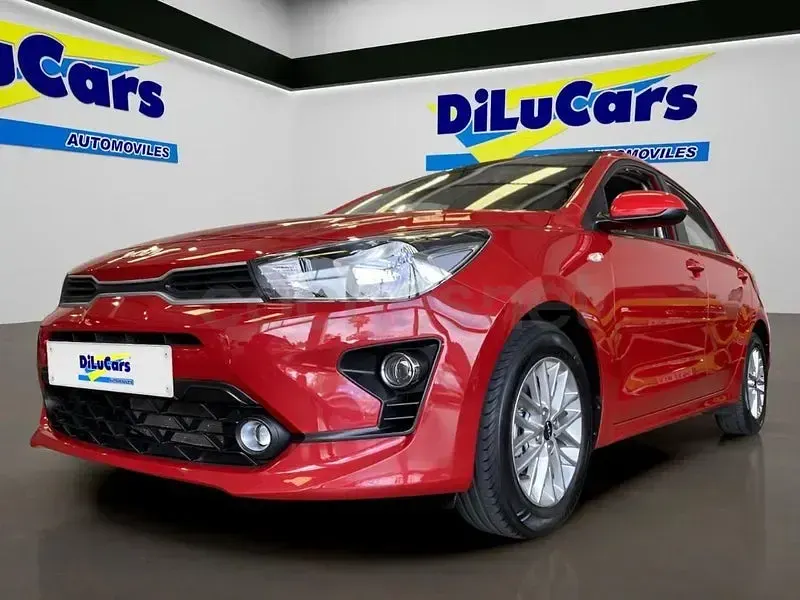 Usado Kia Rio 100 CV (73 kW) 2023 Granate Berlina